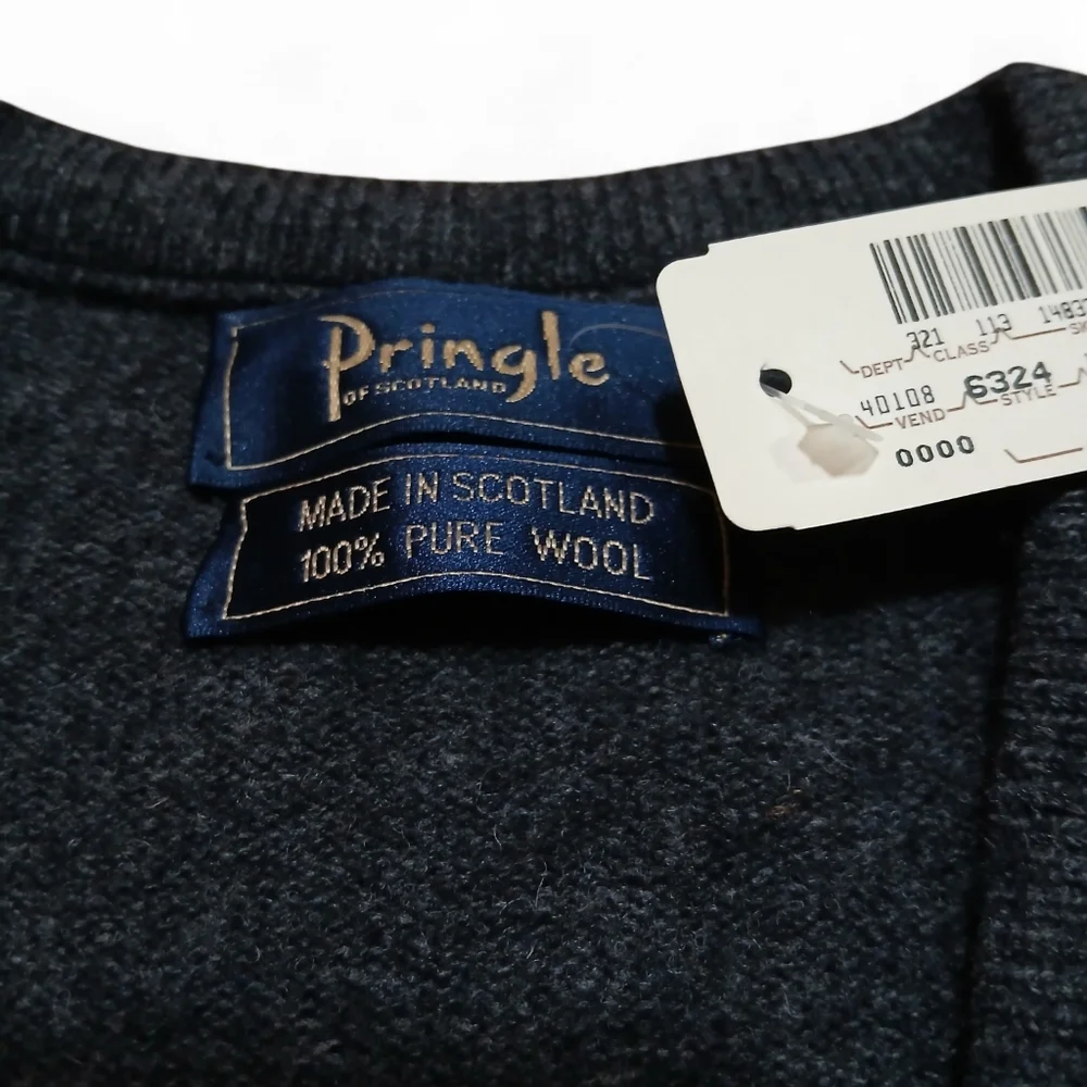 New! Pringle Of Scotland 100% Wool Charcoal V-Neck Sweater - Picture 2 of 8